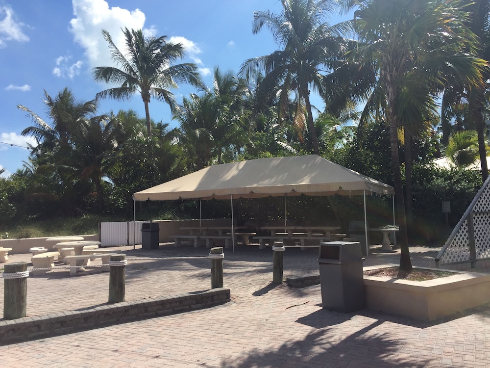 Beach Haus Key Biscayne 40/50