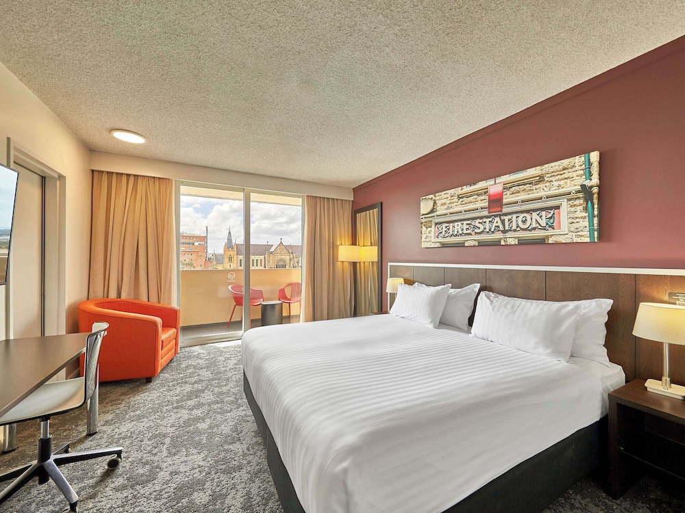 STANDARD, QUEEN BED