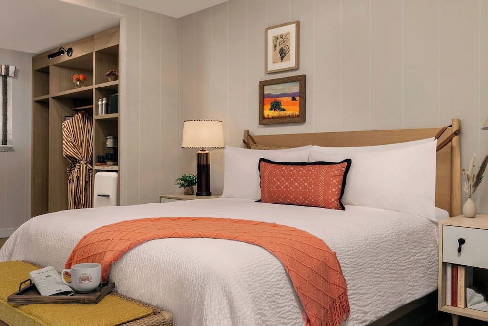 Garden, Deluxe, King Bed, Pet Friendly