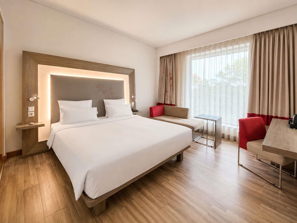 Superior, Double Bed, Novotel Banjarmasin Airport 3/8