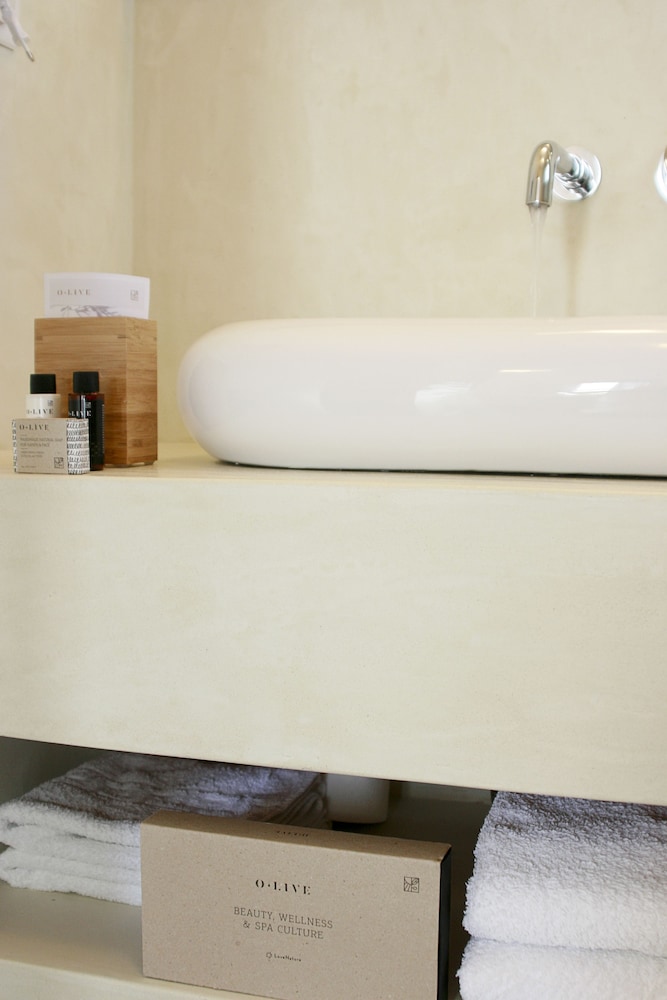 Anatoli Luxury Studios & Suites 48/50