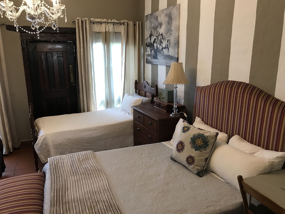 Waterhouse Guest Lodges 295 Indus Street 24/50