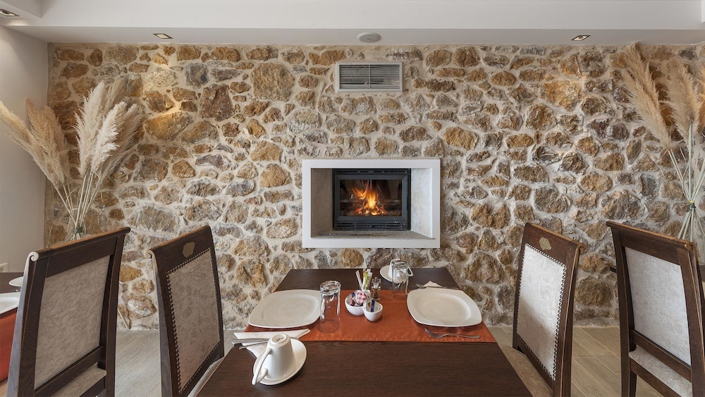 Iakovakis Suites Spa 32/50