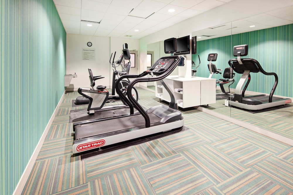 Holiday Inn Express Hotel Clovis Fresno 33/76