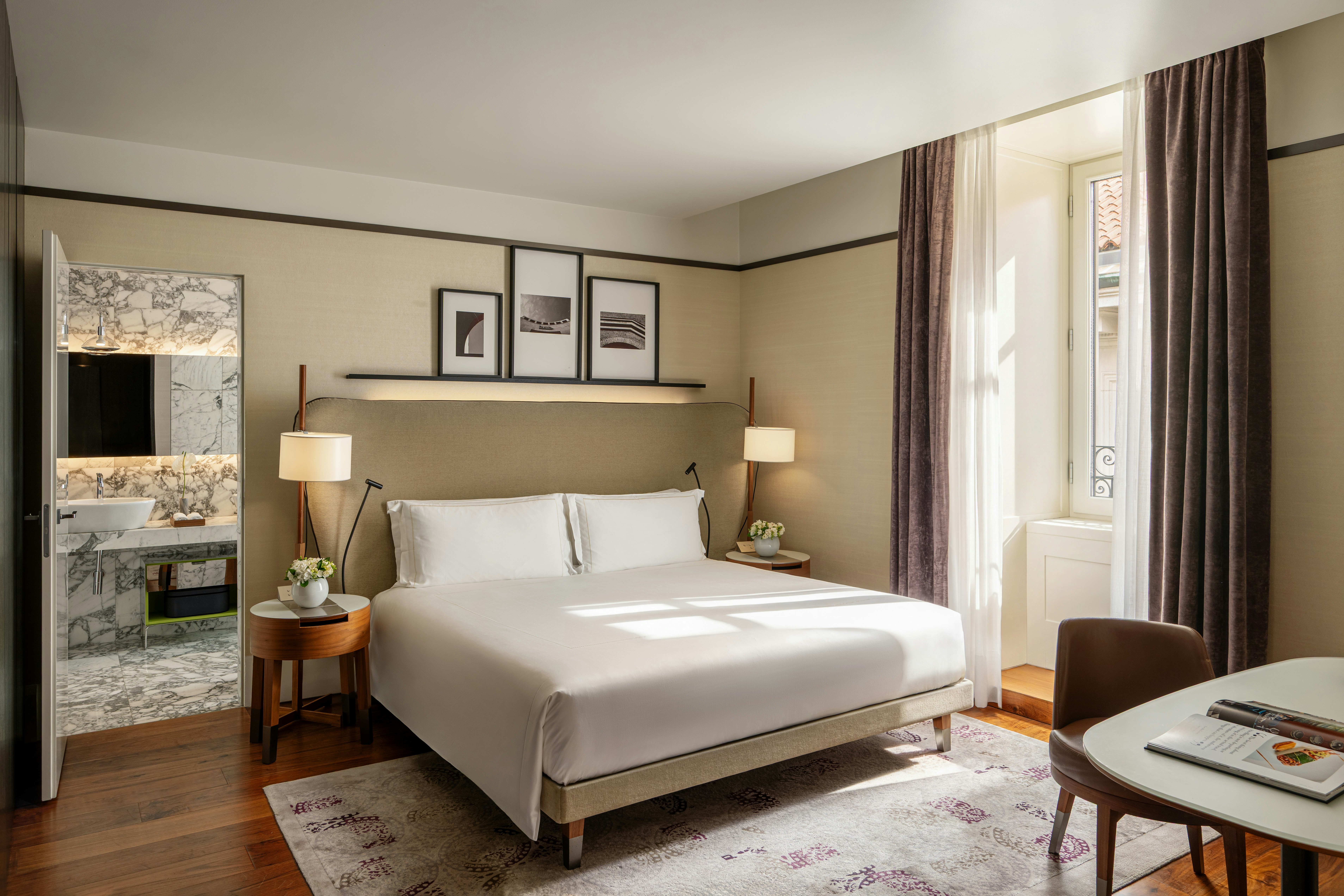 DELUXE, TWIN BEDS