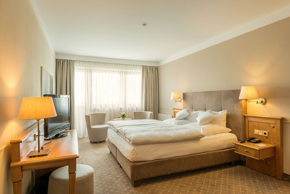 Room, French Bed, Queen Bed