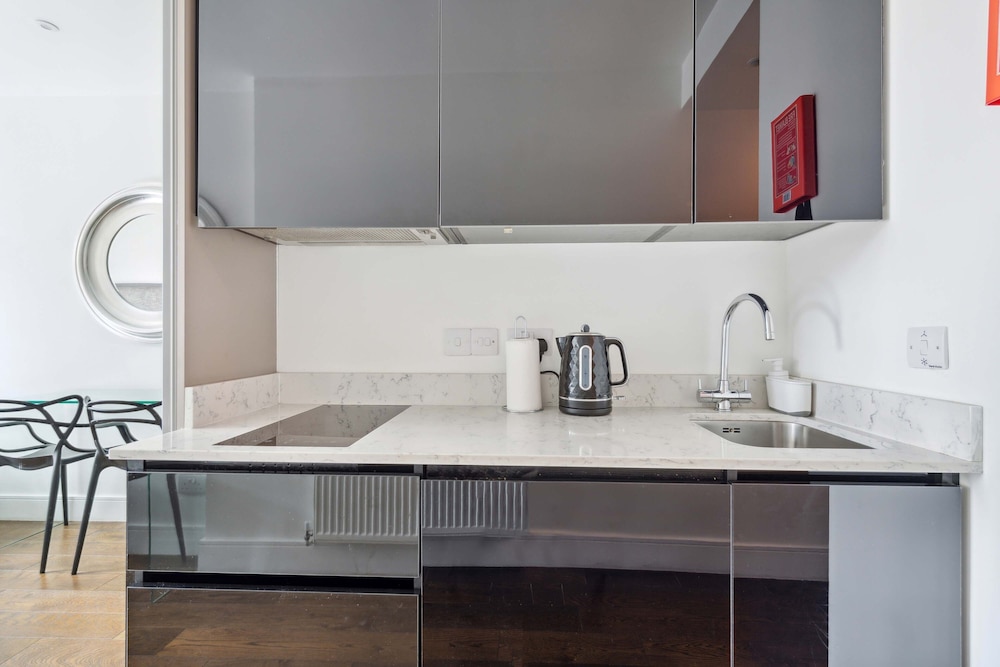 Valet Apartments Golden Square 18/22