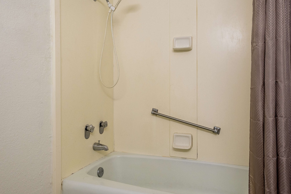 Motel6 Natchitoches, LA 54/55