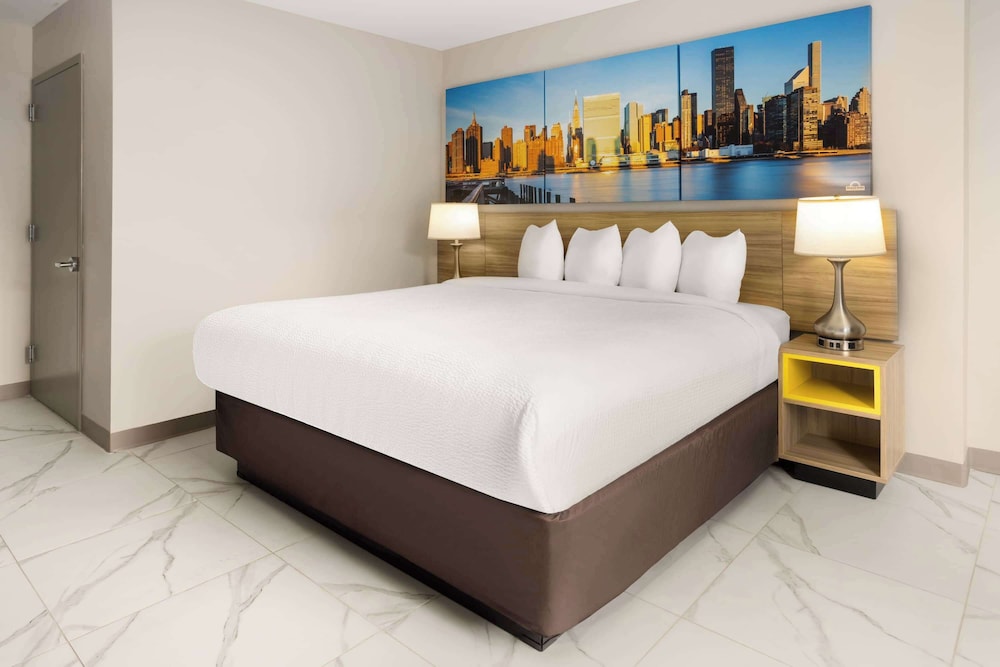 Days Inn by Wyndham Staten Island 23/36