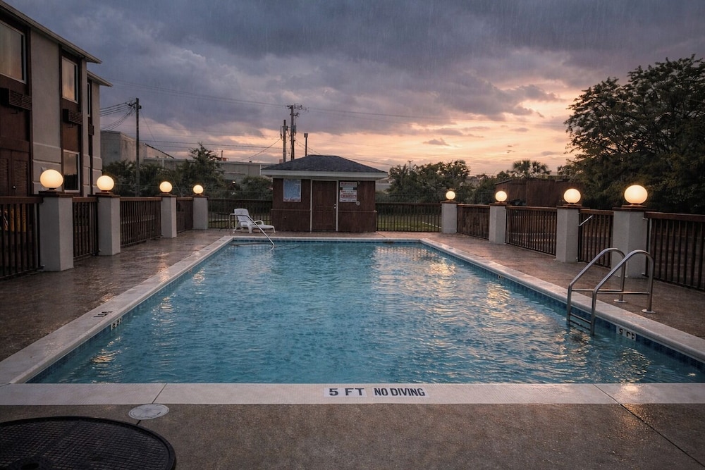 Regency Inn 6/59