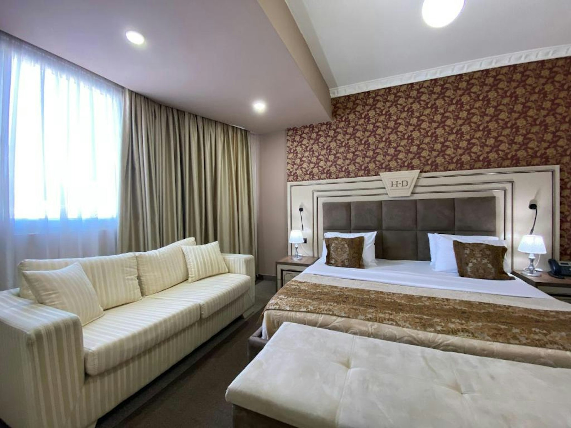 Hotel Deluxe 17/43