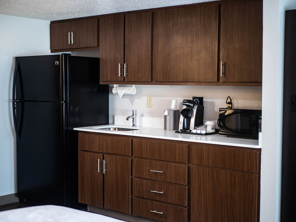 Holiday Inn Express Hotel Suites Charlotte Concord I 85 11/58