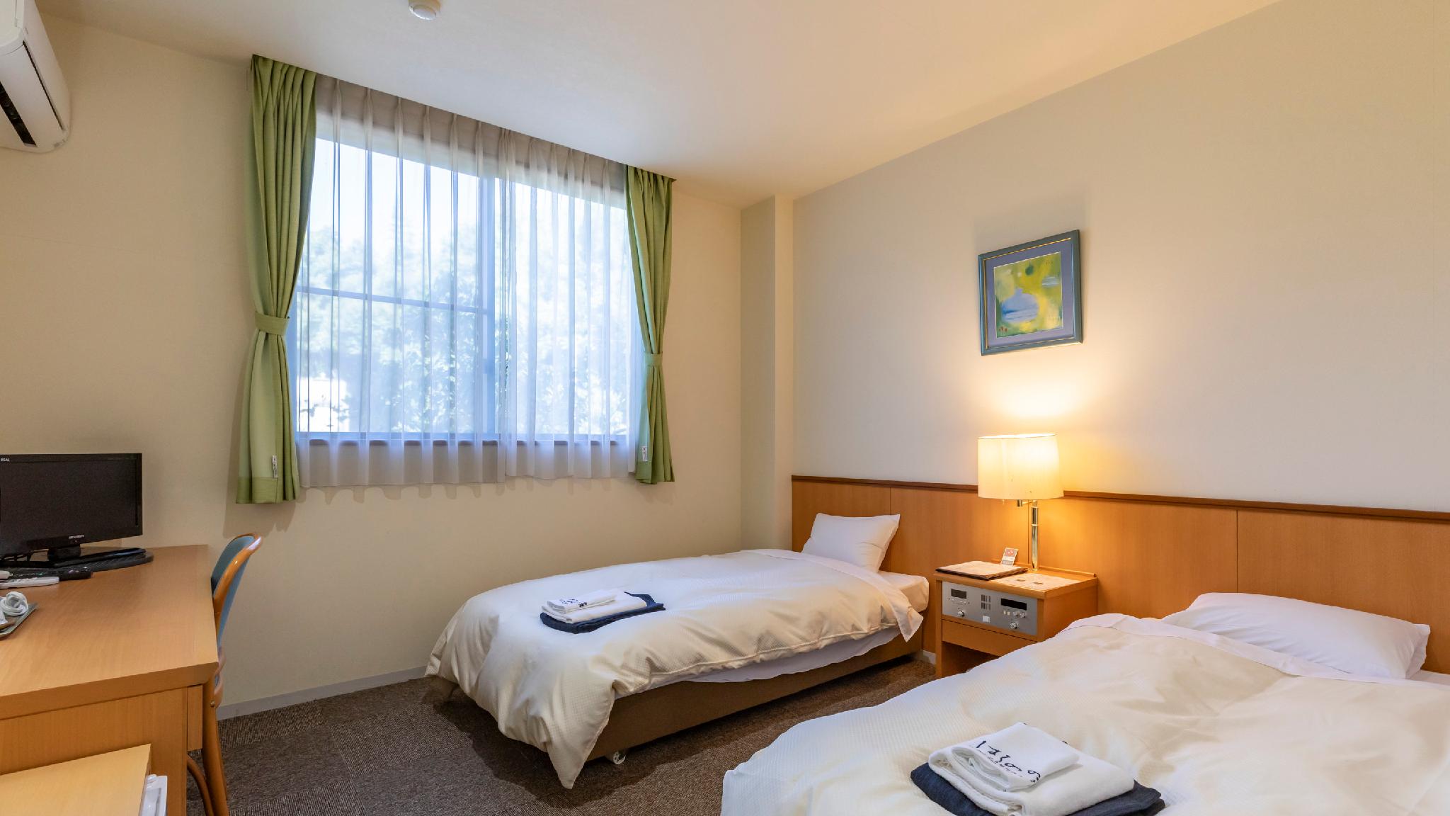 Western, Standard, Twin Beds, Unit Bath, Main Building