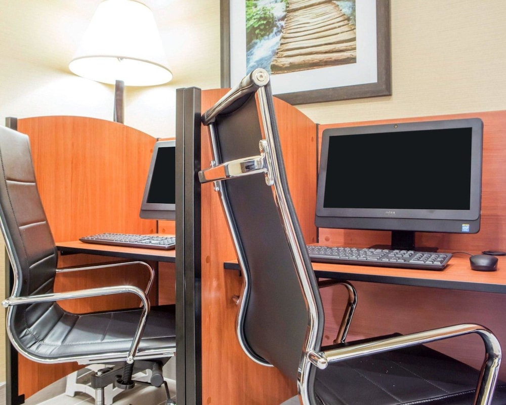 Hawthorn Extended Stay by Wyndham Oak Creek 15/20