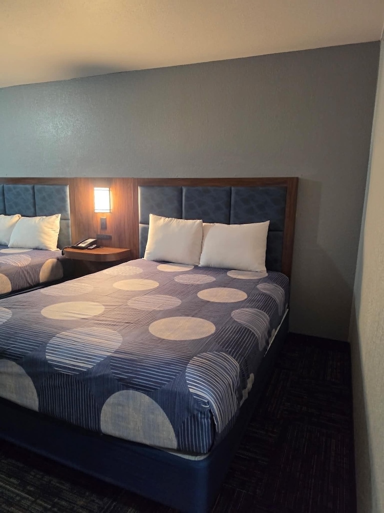 American Inn North Kansas City 15/57