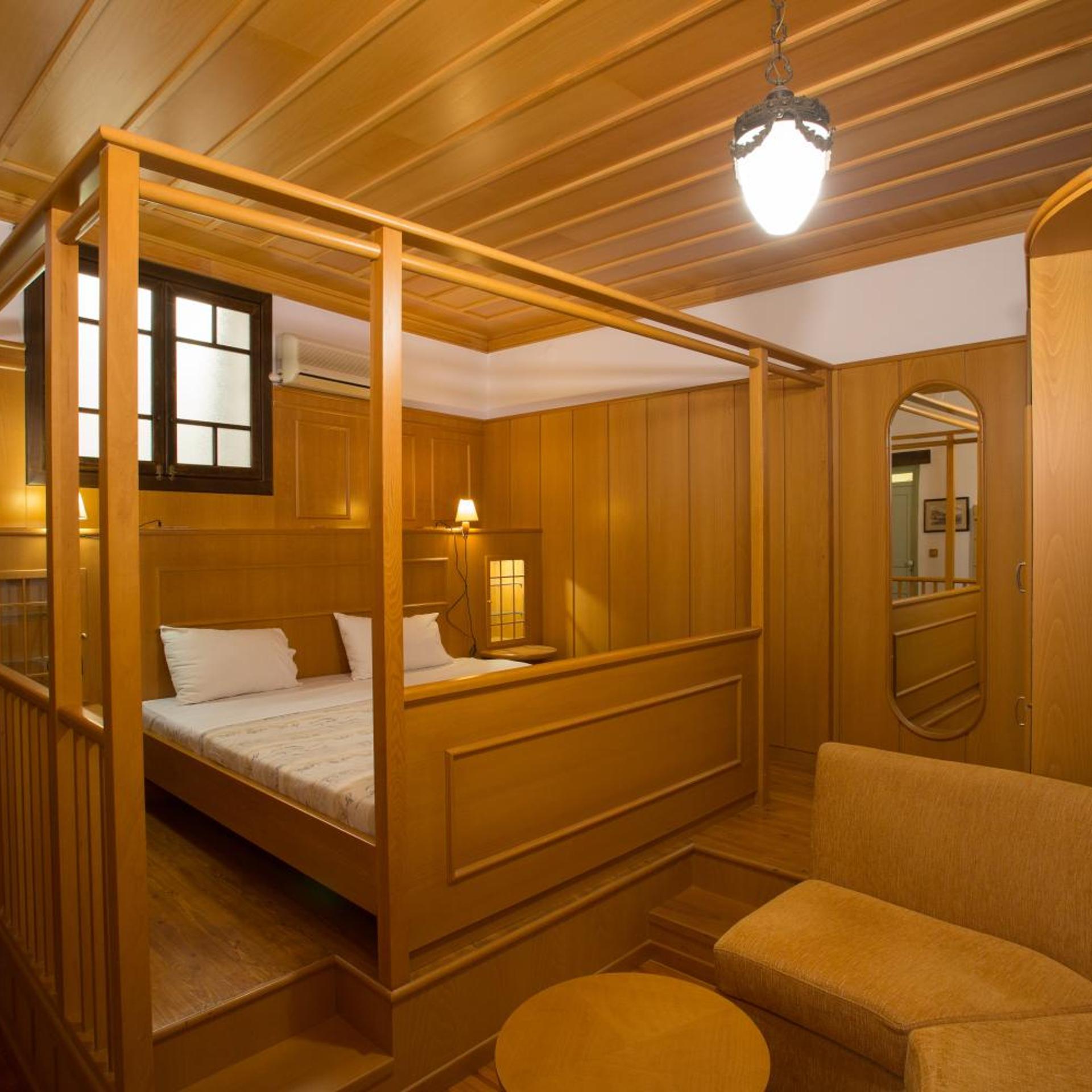 Nostos Hotel 24/81