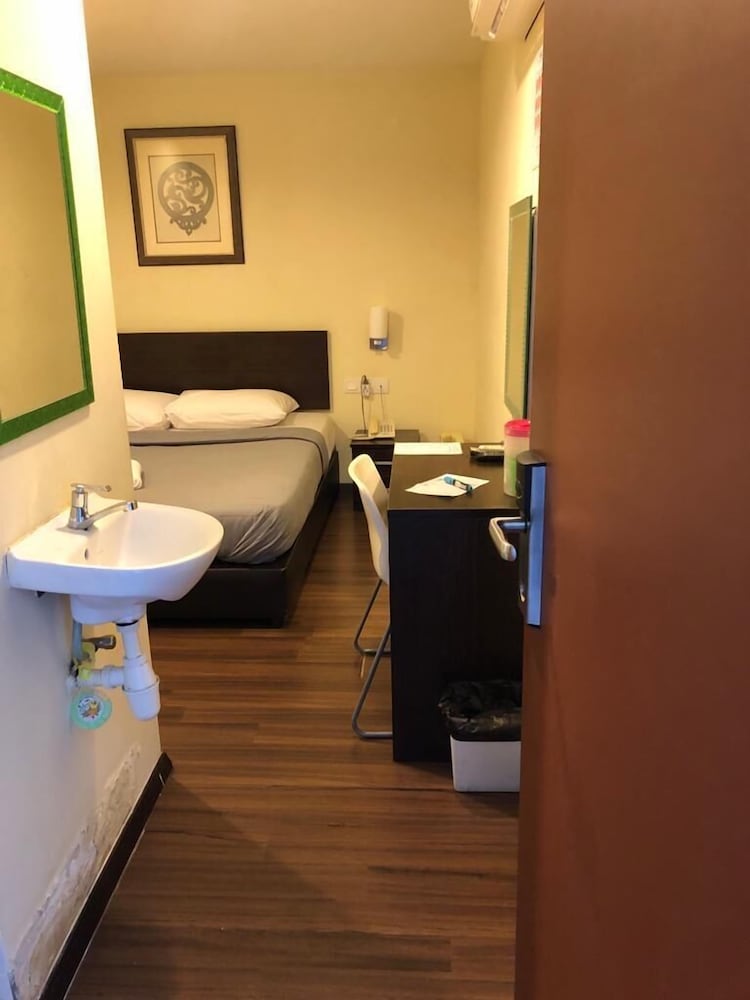 So Hotel 34/36