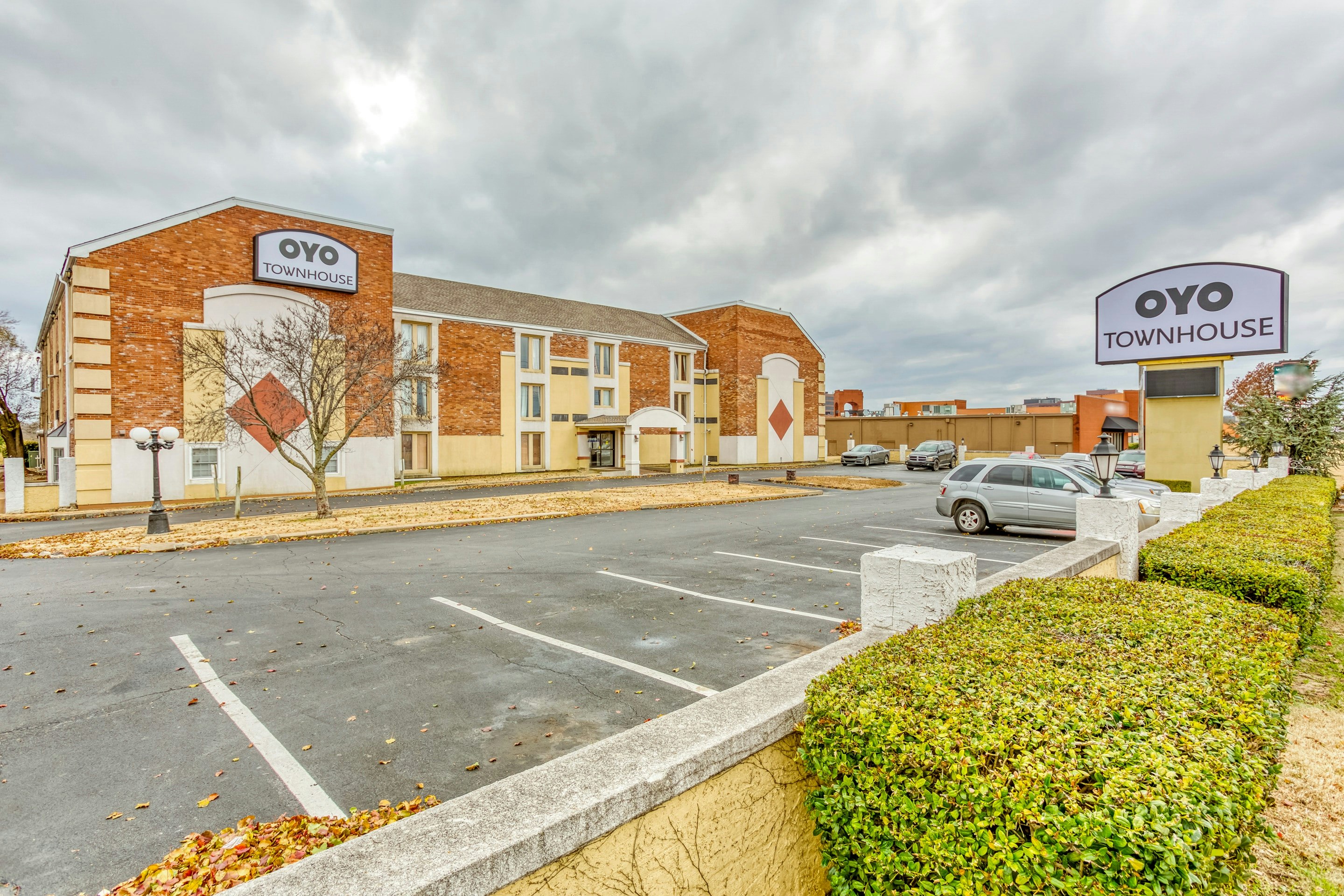 OYO Townhouse Tulsa Woodland Hills 24/30