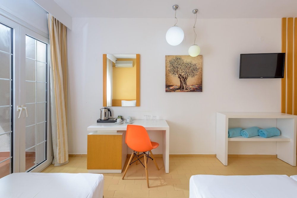 Zeus Hotels Palm Beach Hotel 53/63