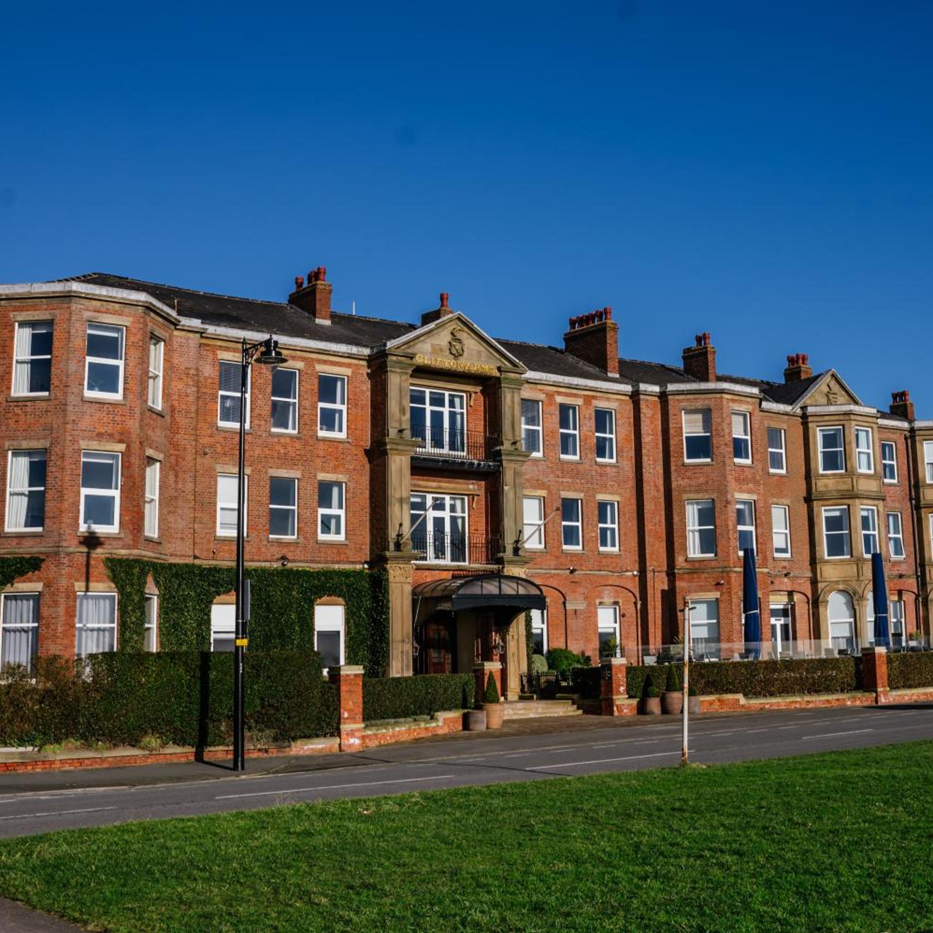 Clifton Arms Hotel 56/58