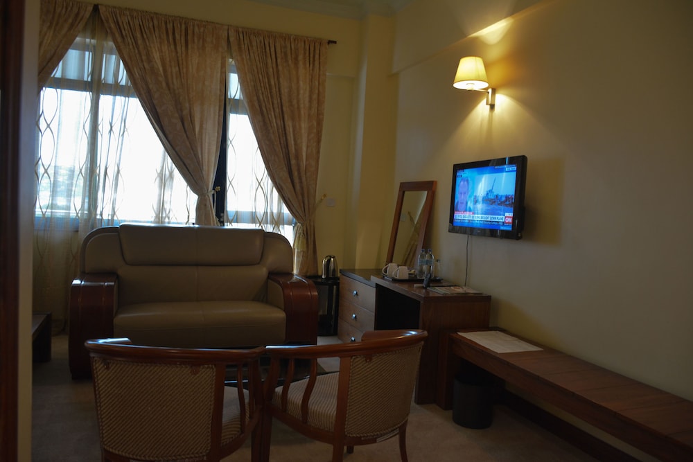 Gold Crest Hotel 34/49