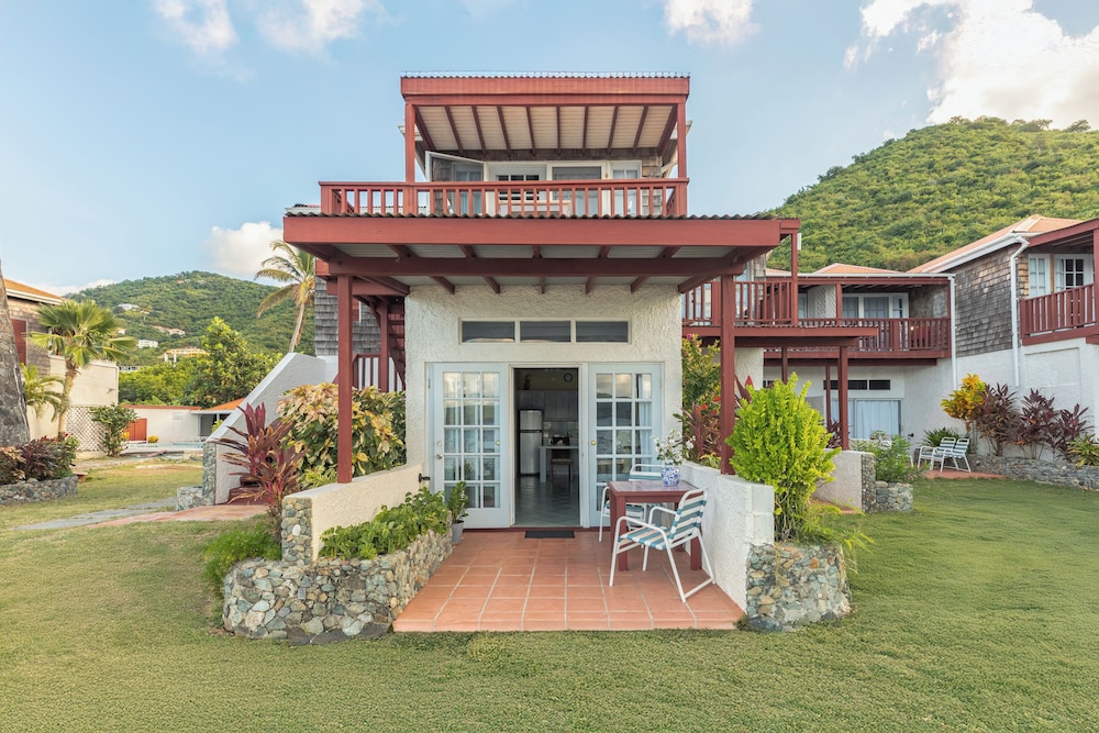 Fort Recovery Beachfront Villa & Suites Hotel 6/49