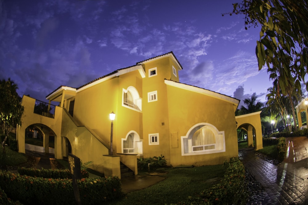 Amatique Bay Hotel 4/58