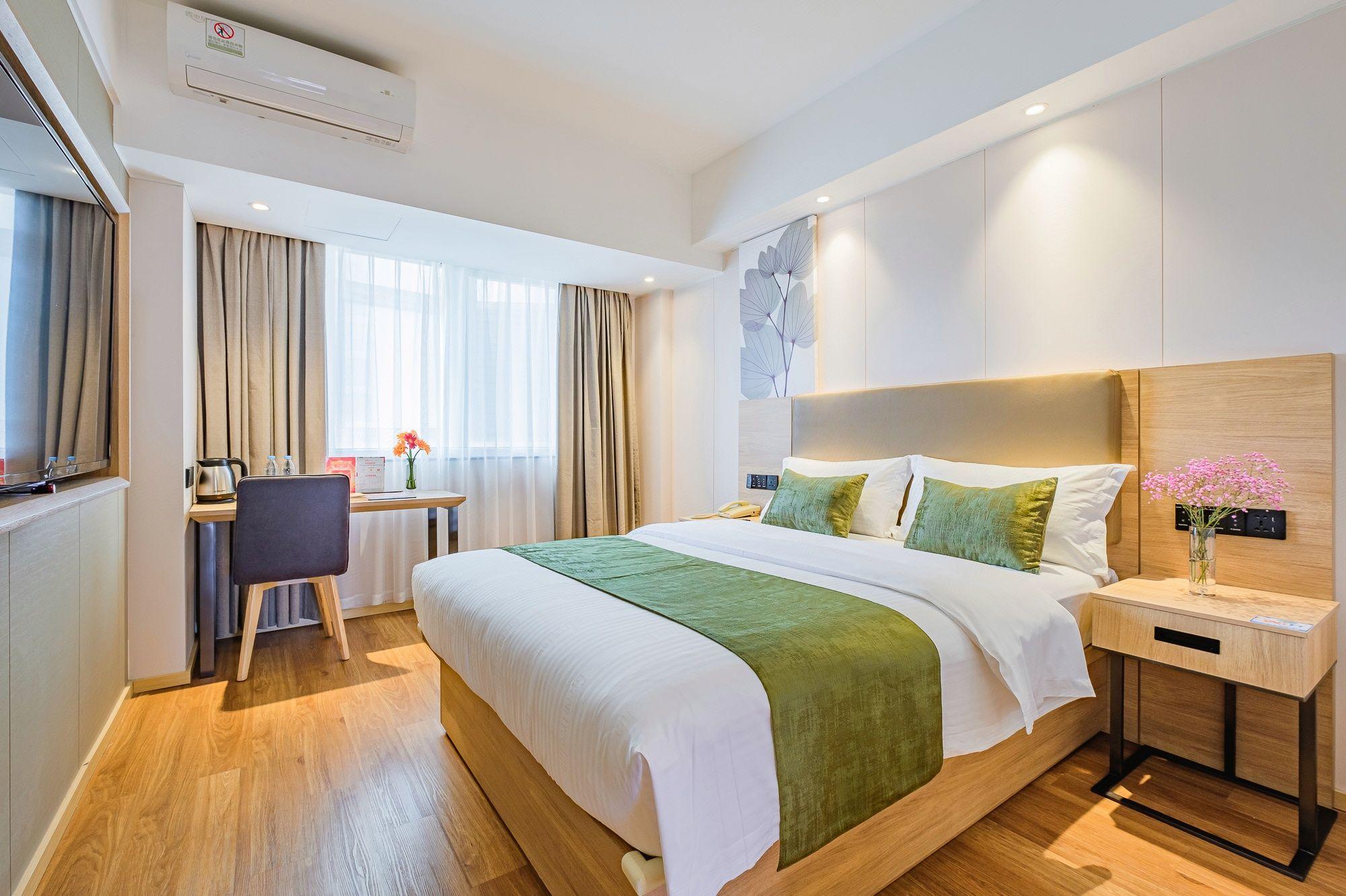 Room, Double Bed, No Window