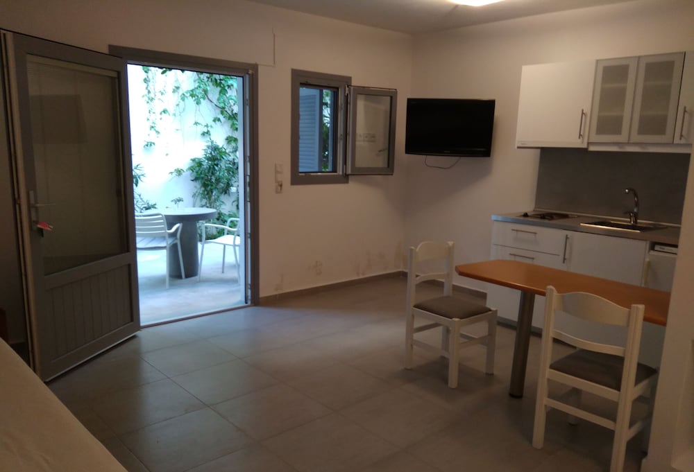 Milos Bay Suites 25/50
