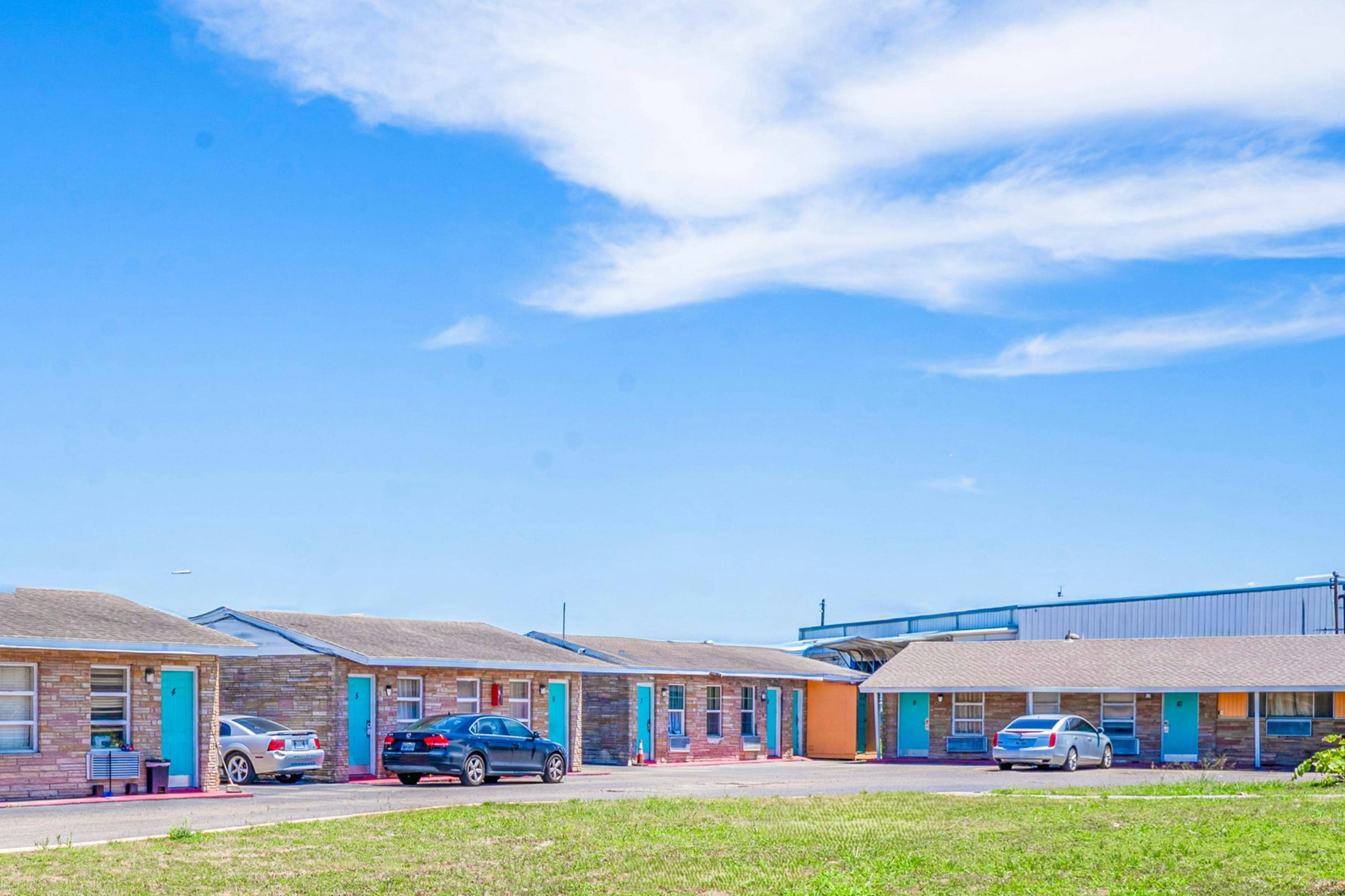 Gulfway Motel By OYO Near Airport I 37 30/30