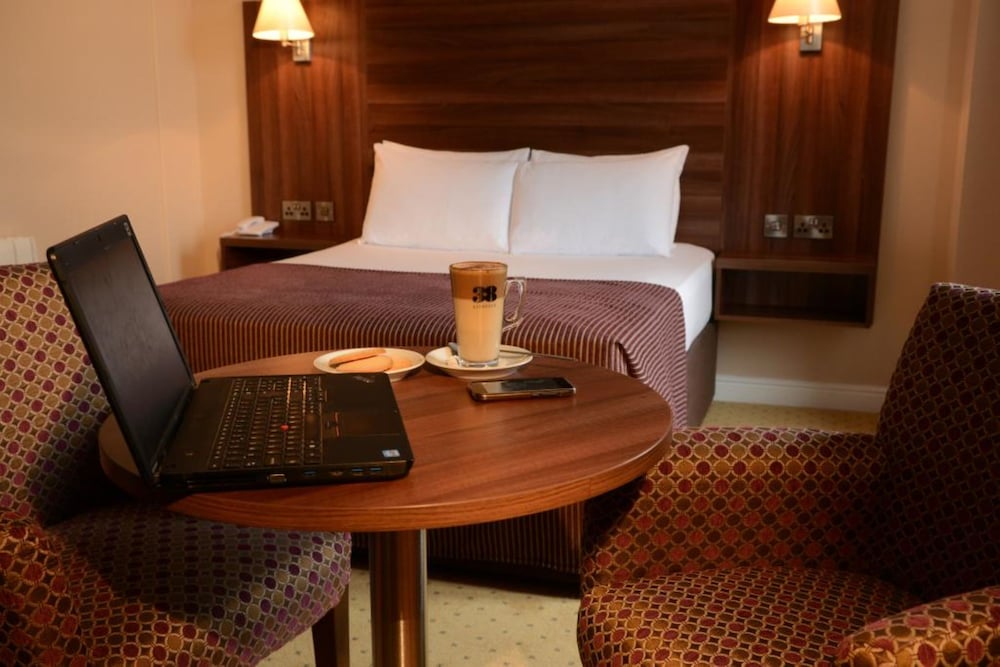 Dillons Hotel 31/33