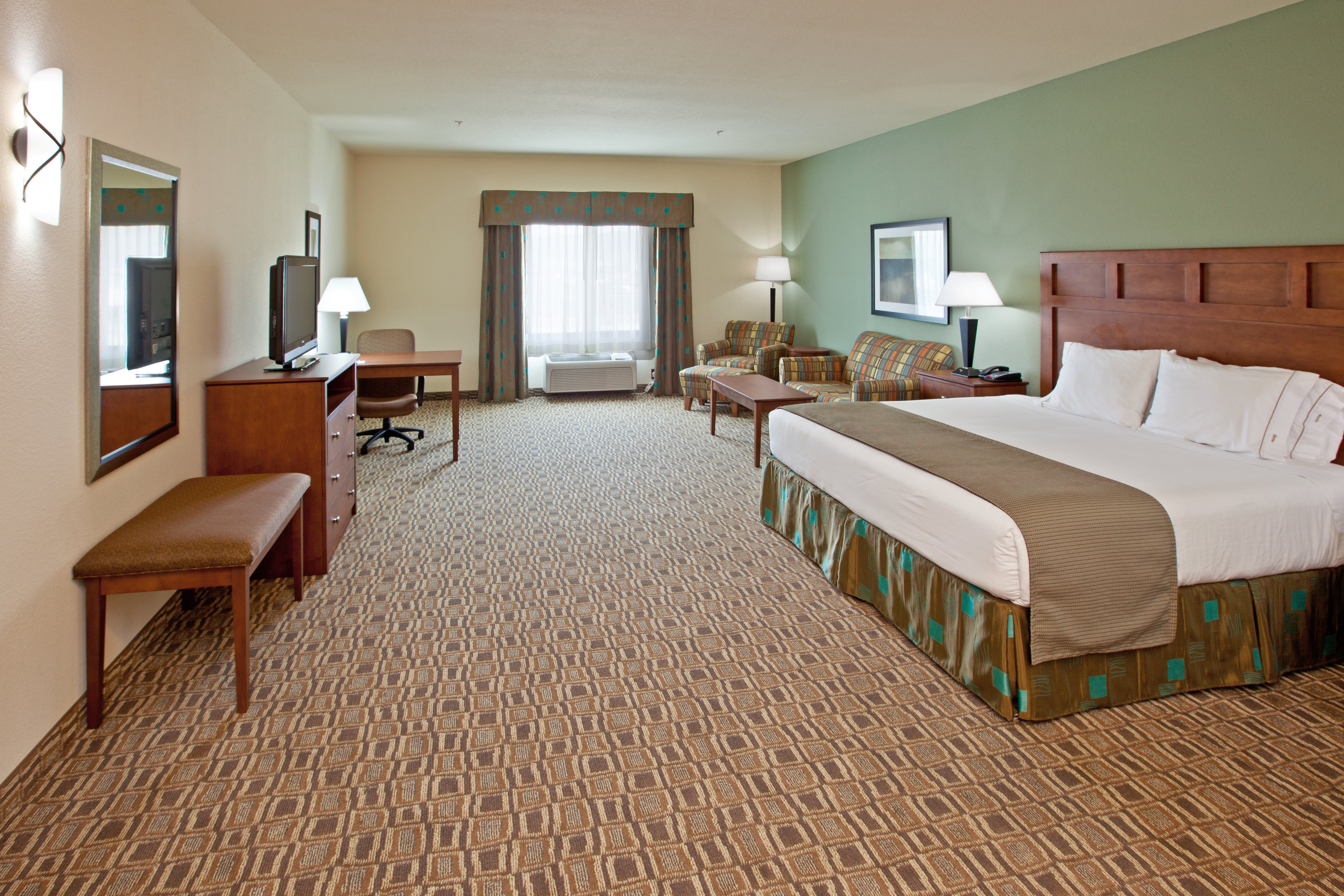 Holiday Inn Express Hotel & Suites Ripley 18/68