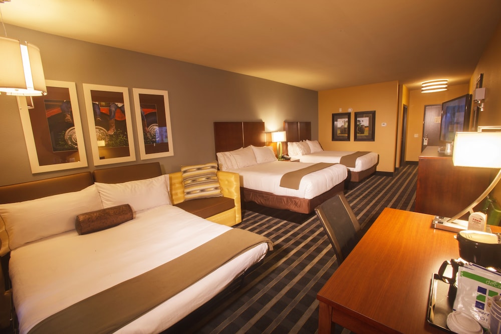 Holiday Inn Express Hotel and Suites Perry-National Fairground Area 27/68