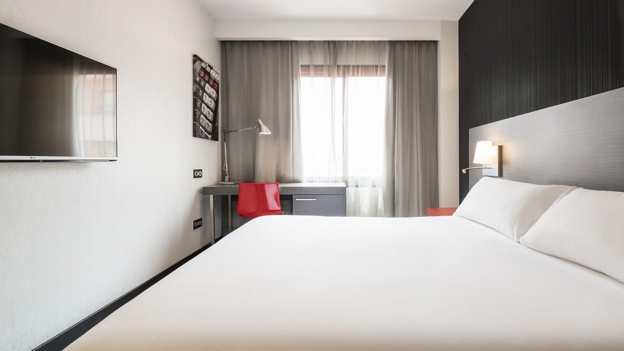 ROOM, DOUBLE BED