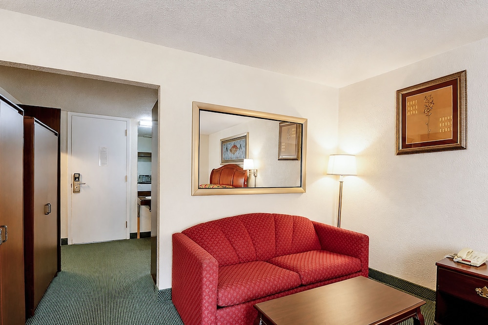 Hometown Inn Staunton VA near Hwy 11 40/50