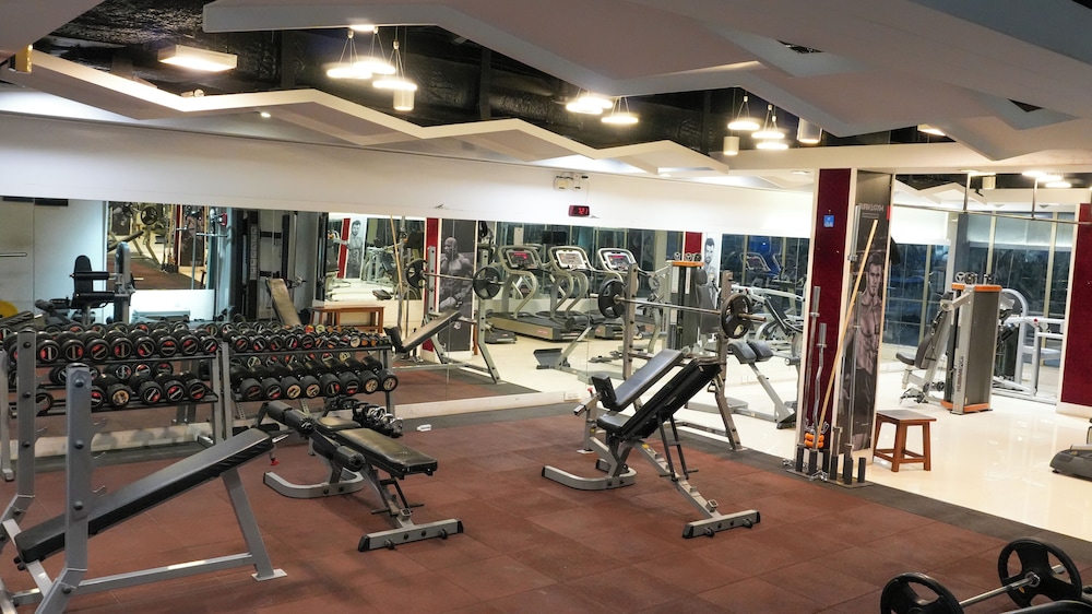 The Club Emerald Chembur 18/51