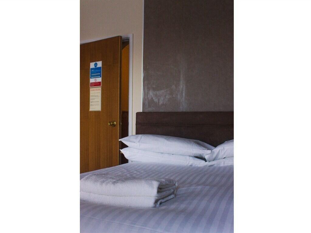 Wellesley Park Hotel 4/11