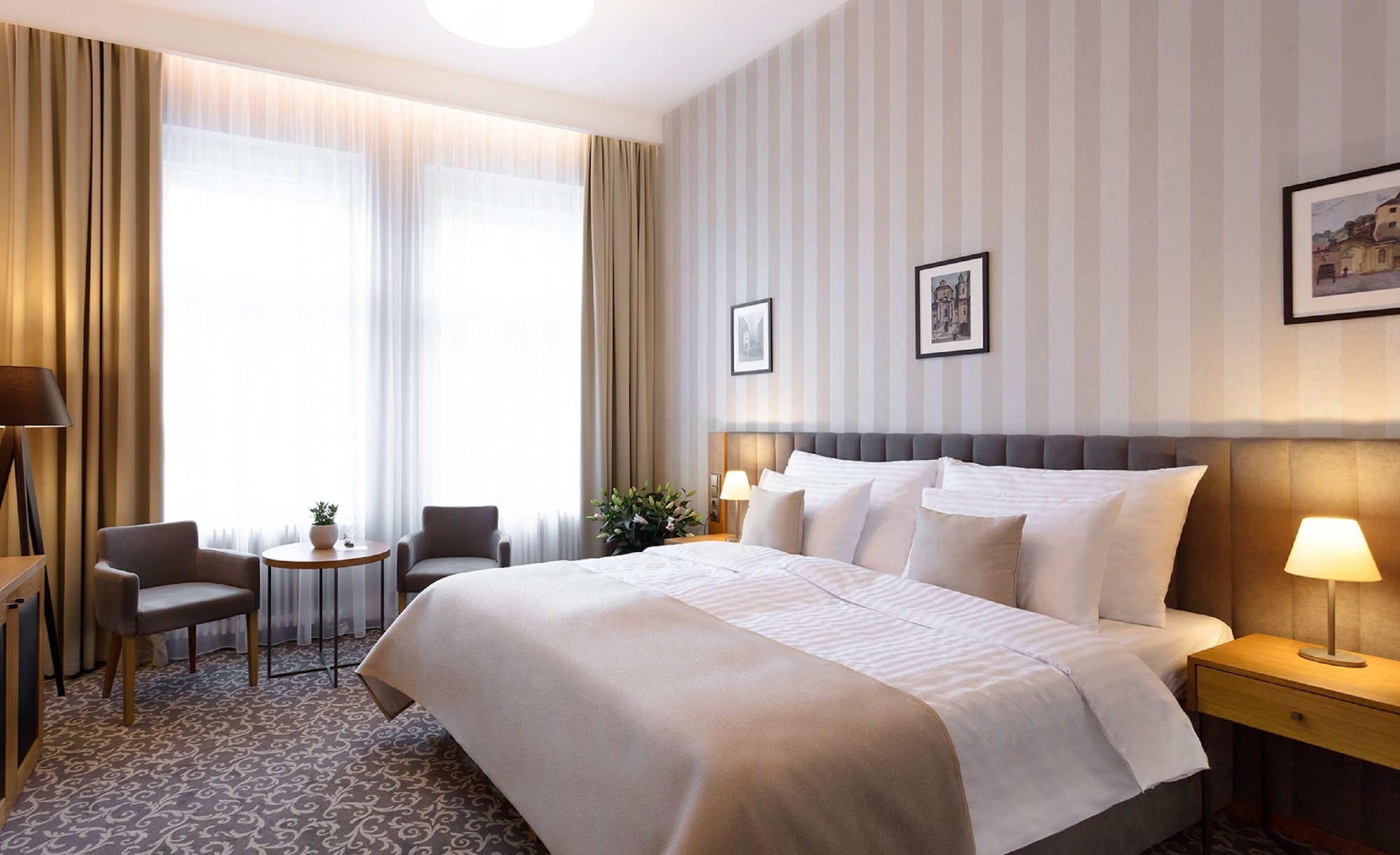 ROOM, DOUBLE BED