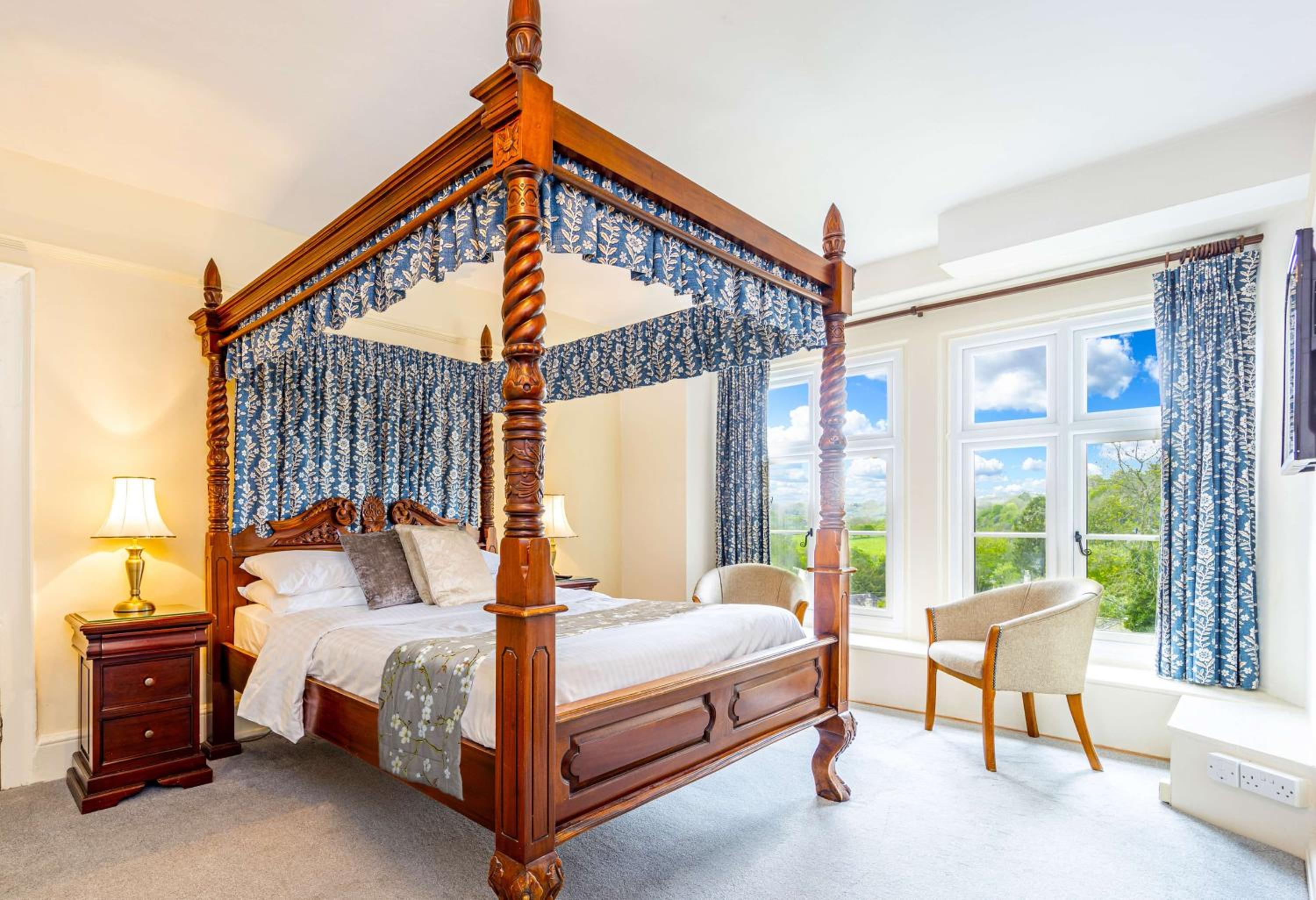 EXECUTIVE, DOUBLE BED