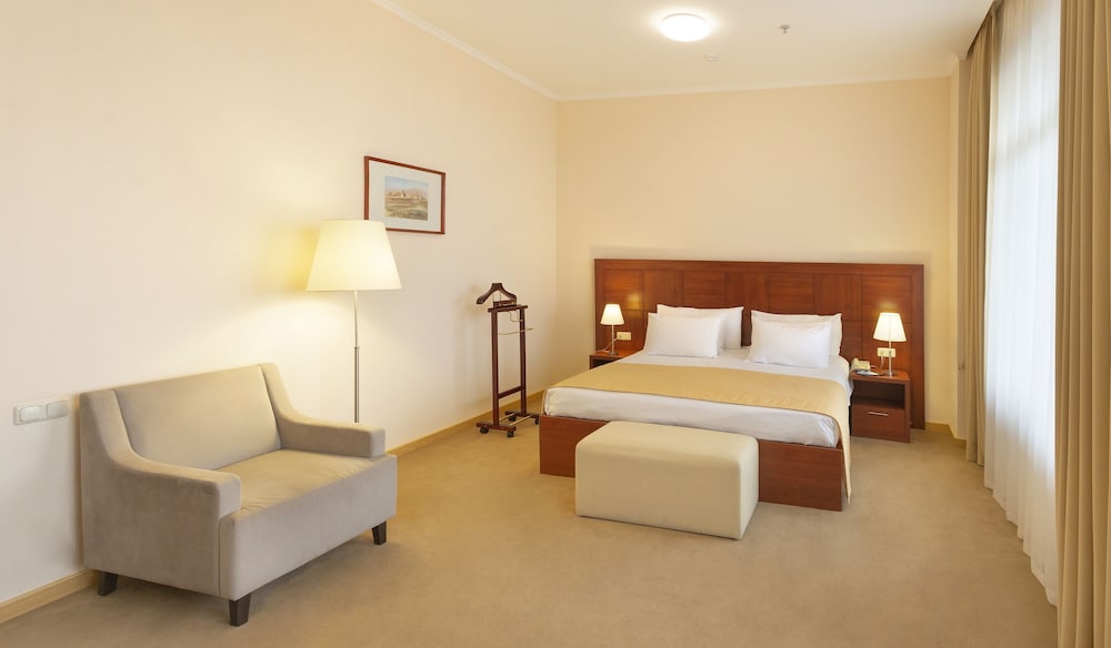 ANI PLAZA HOTEL 12/56