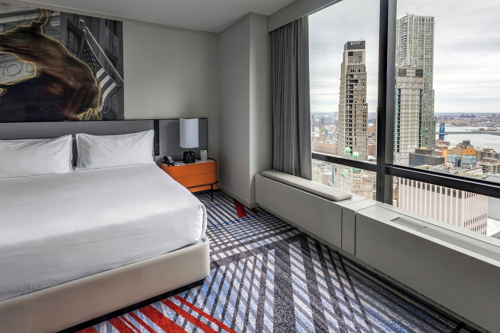 PREMIER, KING BED, BRIDGE VIEW, HIGH FLOOR