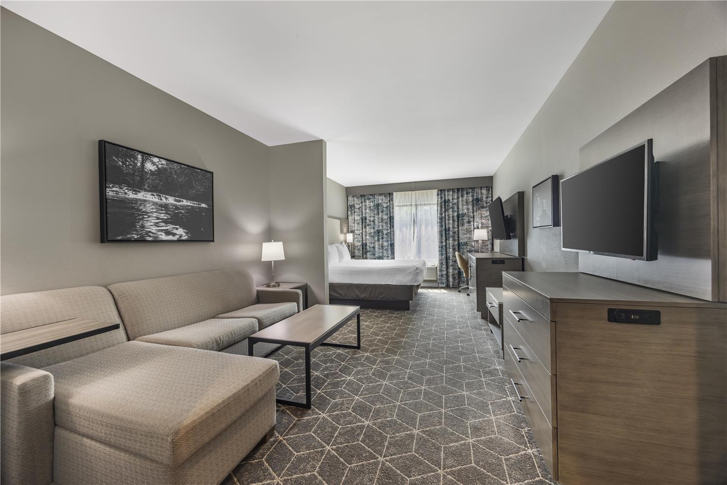Suite, King Bed, Sofa
