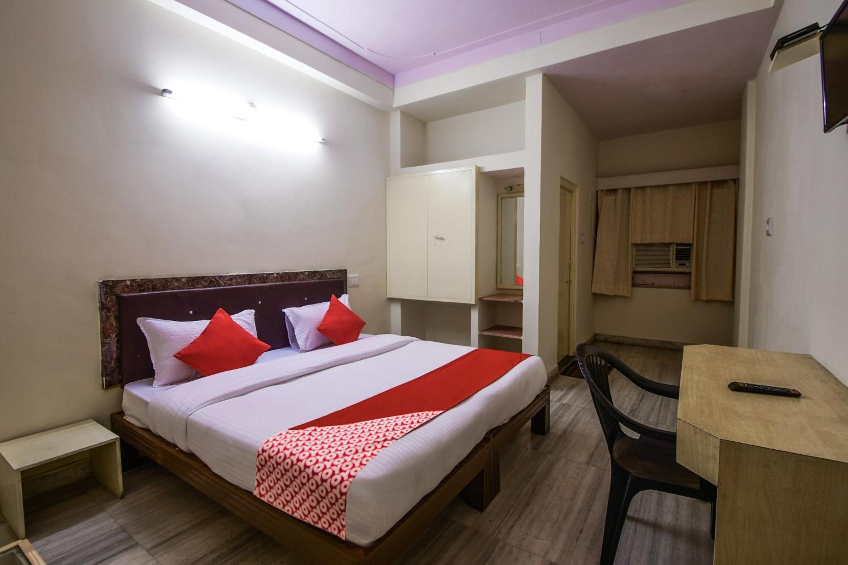 Oyo 15212 Hotel Seema 6/17