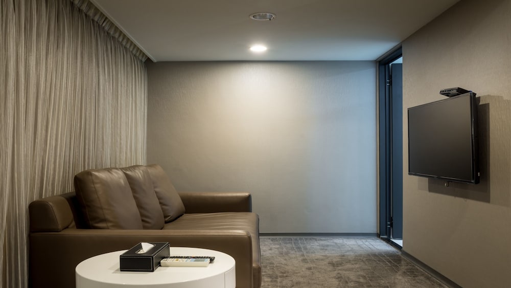 Zaw Jung Business Hotel 40/42