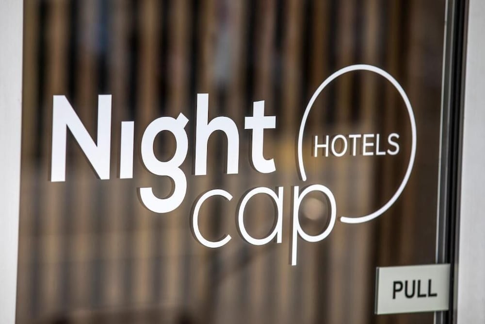 Nightcap at Carlyle Hotel 29/46