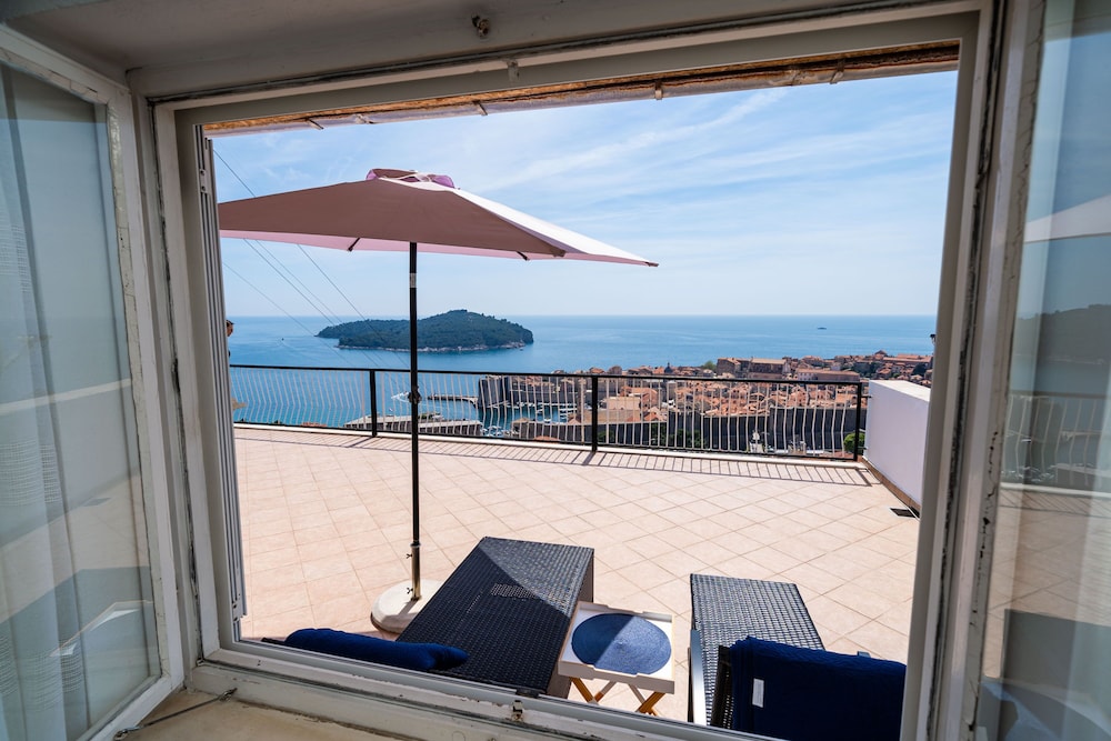 GUESTHOUSE SLAVKA 25/26