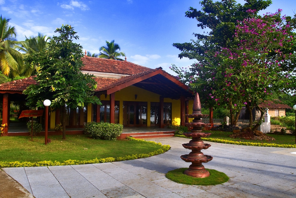 Mercure Goa Devaaya Resort 6/49