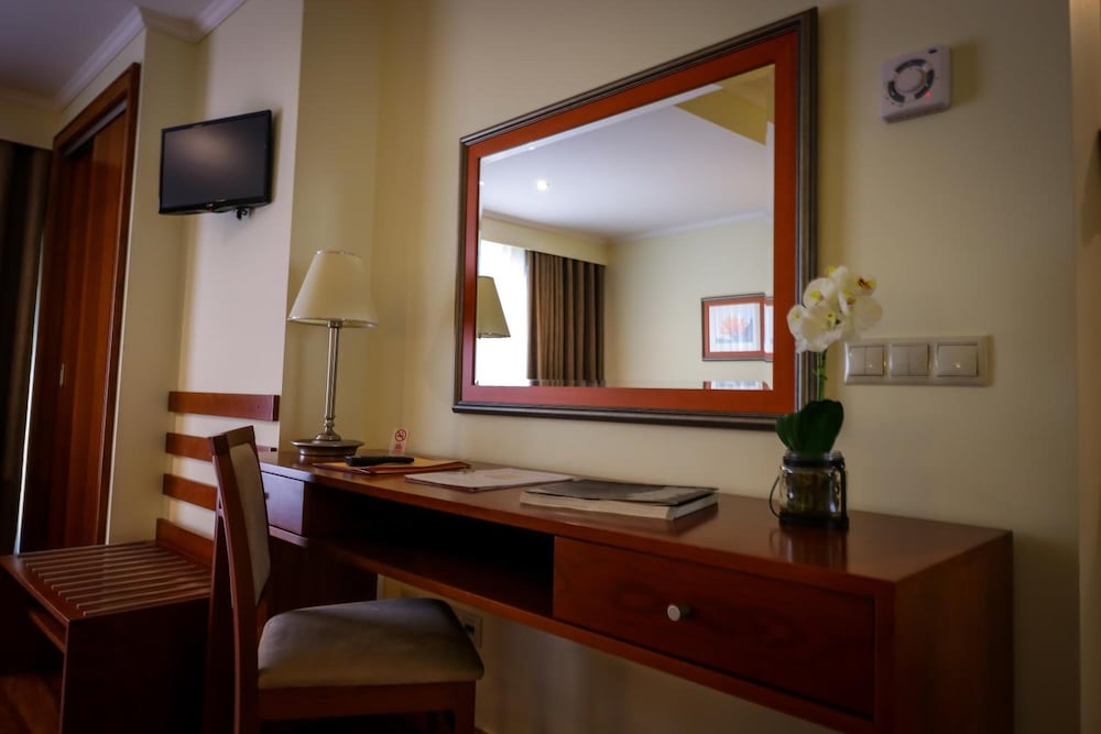 Camoes Hotel 46/48