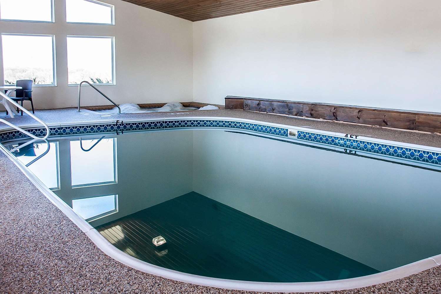 Comfort Inn Fergus Falls 4/10