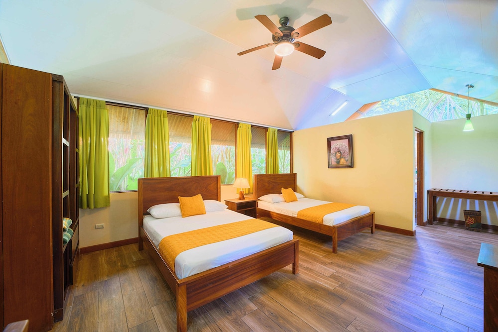 ANINGA LODGE 11/58